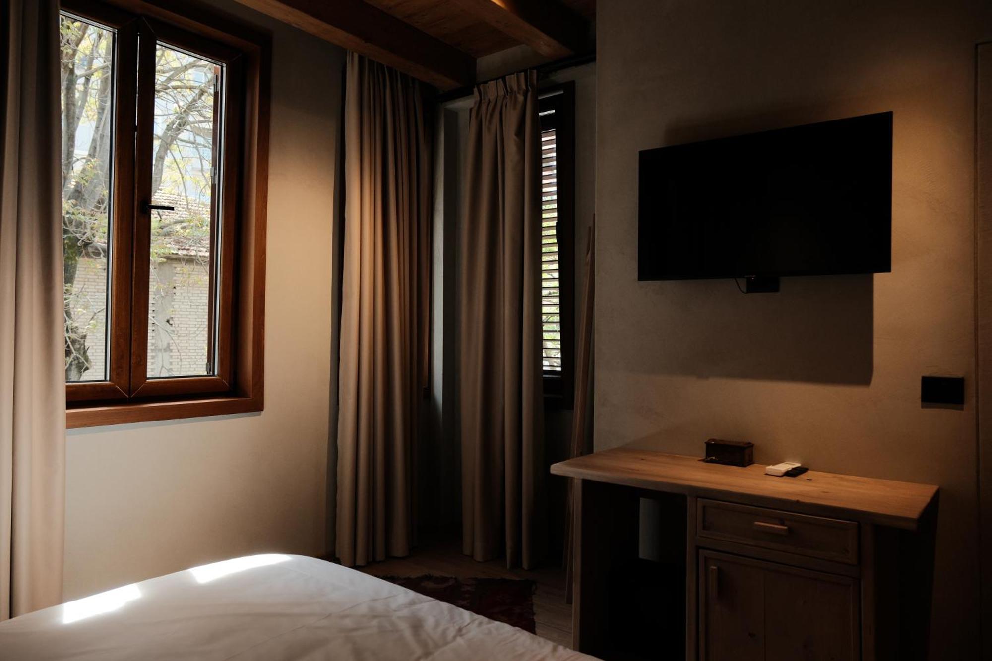 Faces & Places Boutique Hotel Тирана Экстерьер фото